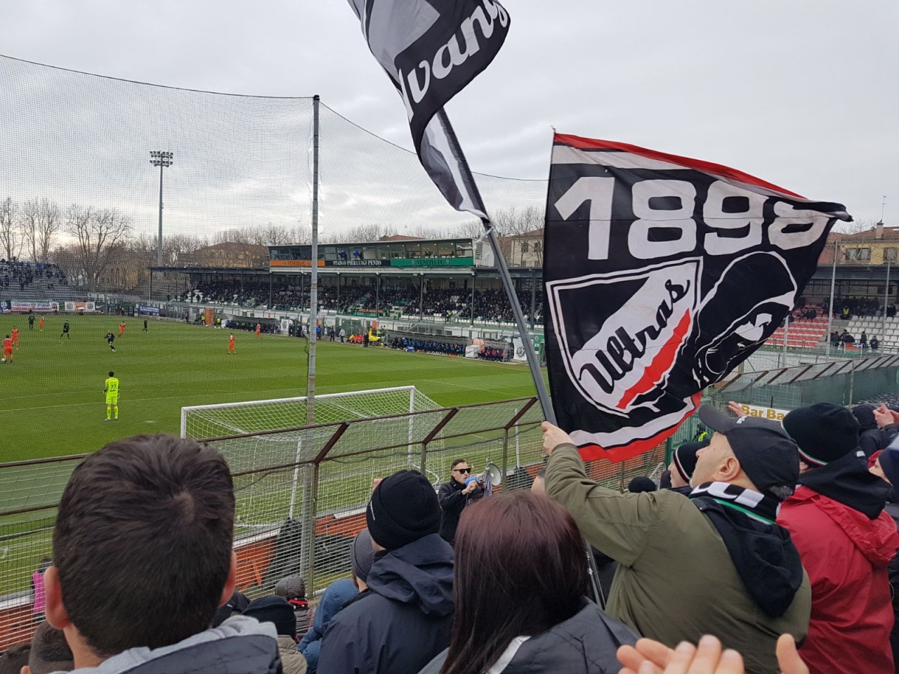 «Tutti colpevoli», la giusta sintesi <br> dei trecento tifosi dell’Ascoli <br> L’ultima spiaggia con la Ternana