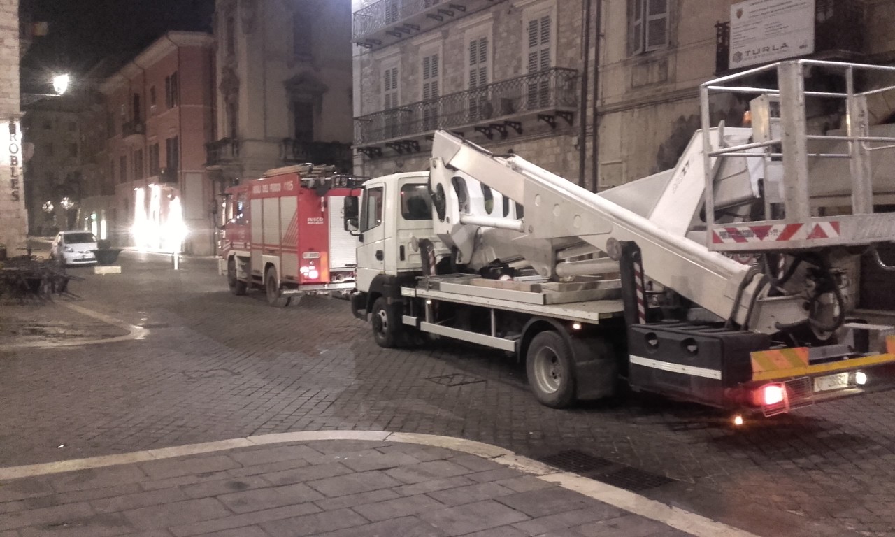Burian fa gli straordinari nel Piceno <br> Salaria out 5 ore per i mezzi pesanti <br> Interventi no stop dei Vigili del fuoco