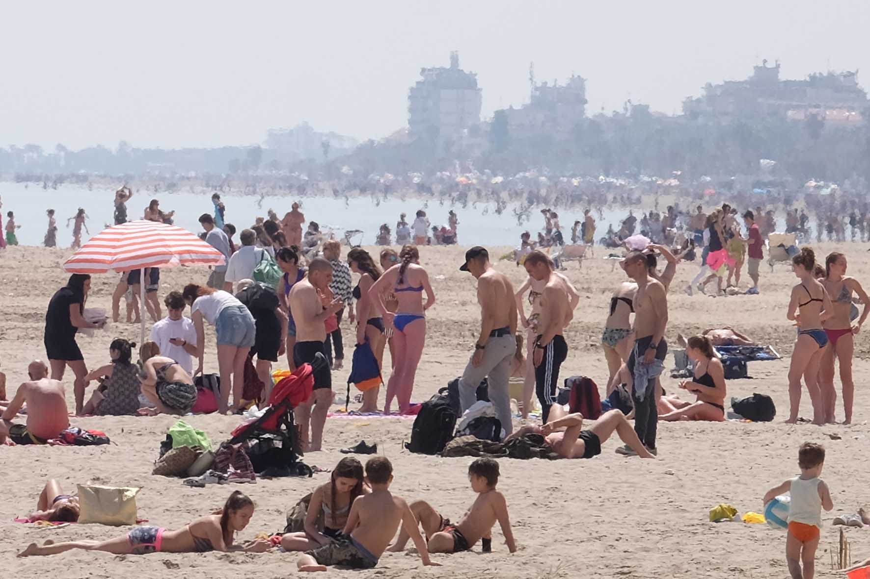 Sole, spiaggia e bikini <br> In Riviera è buona la prima <br> <span> (Foto)