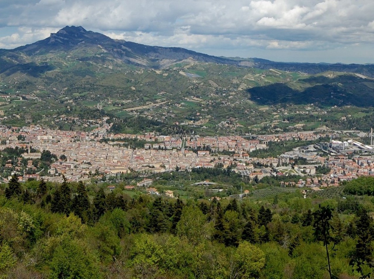 Lo spettacolo dei calanchi <br> Si corre sul Monte Ascensione