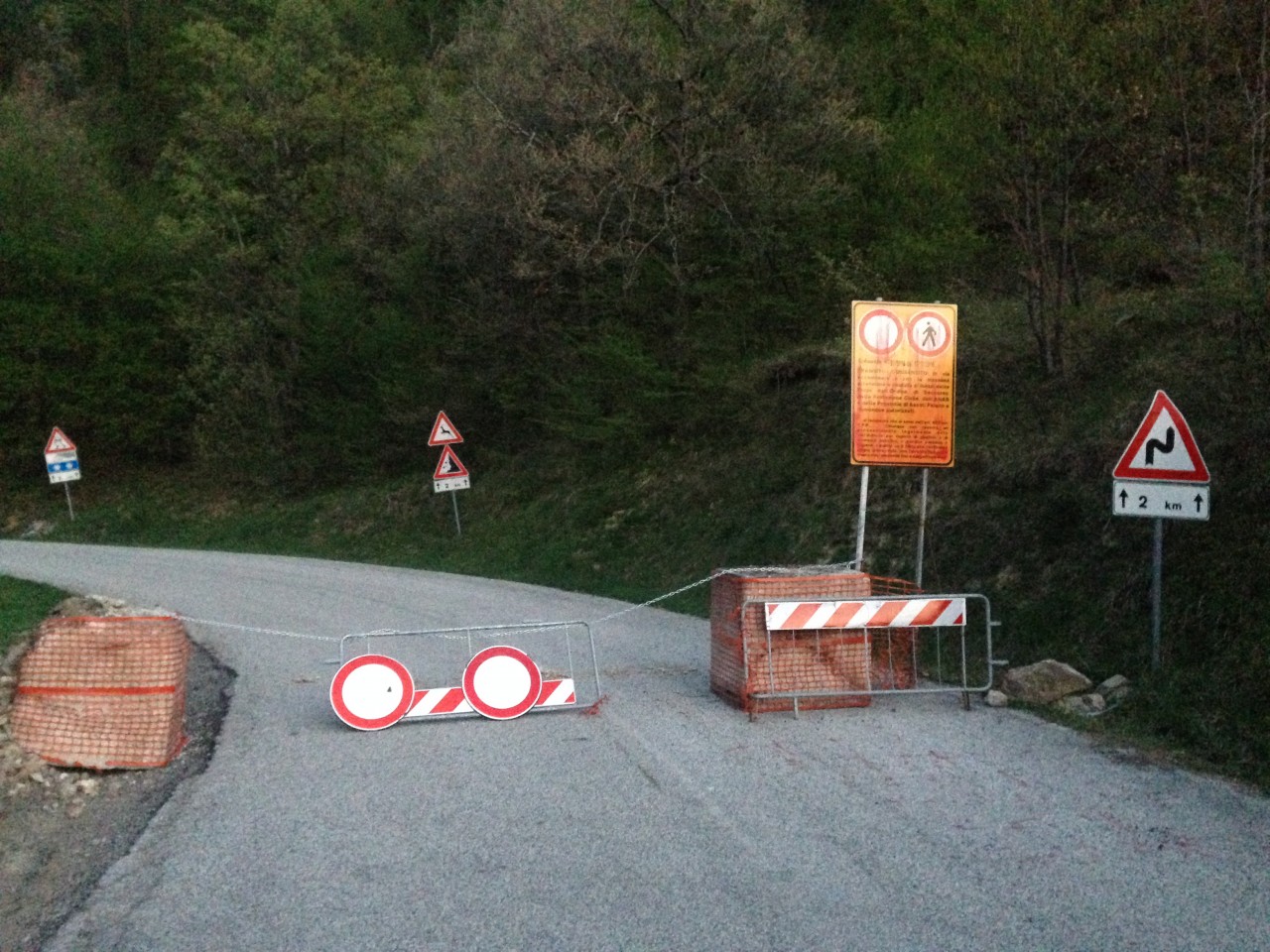 La strada chiusa che “isola” Montegallo <br> Parte la petizione da consegnare al prefetto
