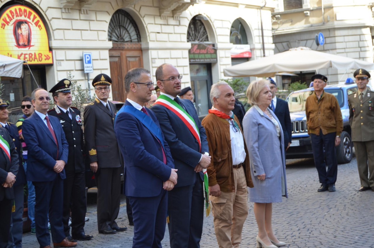 Il primo 25 aprile senza partigiani <br> Il sindaco Castelli annuncia: <br> «Una via per Scalabroni» <span> (Foto e Video)