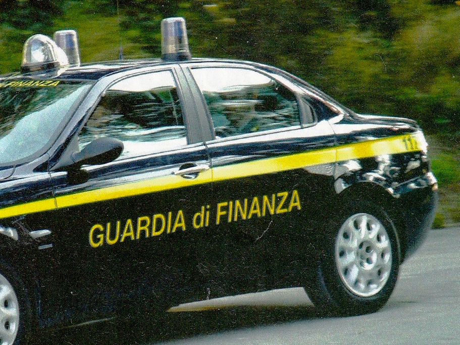 Lei si fidava ciecamente <br> e il nonnino terribile gli sottrae <br> beni e soldi per 3 milioni di euro <span> (Video)