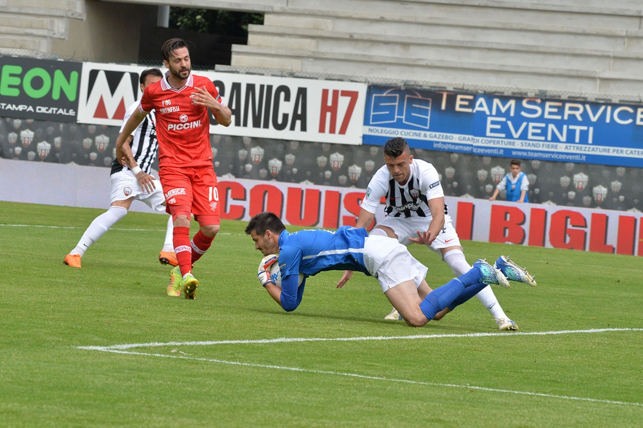 Le pagelle: Kanoutè regista ok <br> Difesa distratta sul primo gol, <br> ma nella ripresa diventa bunker