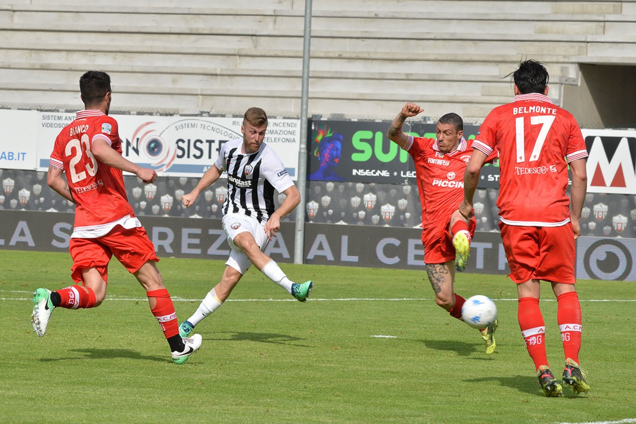 Ascoli, con Addae e D’Urso <br> rimonta due volte il Perugia <br> e può restare in corsa salvezza
