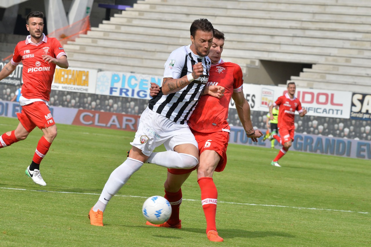 Ascoli, un mare di problemi <br> senza presidente, trainer, diesse <br> e una squadra da rifondare