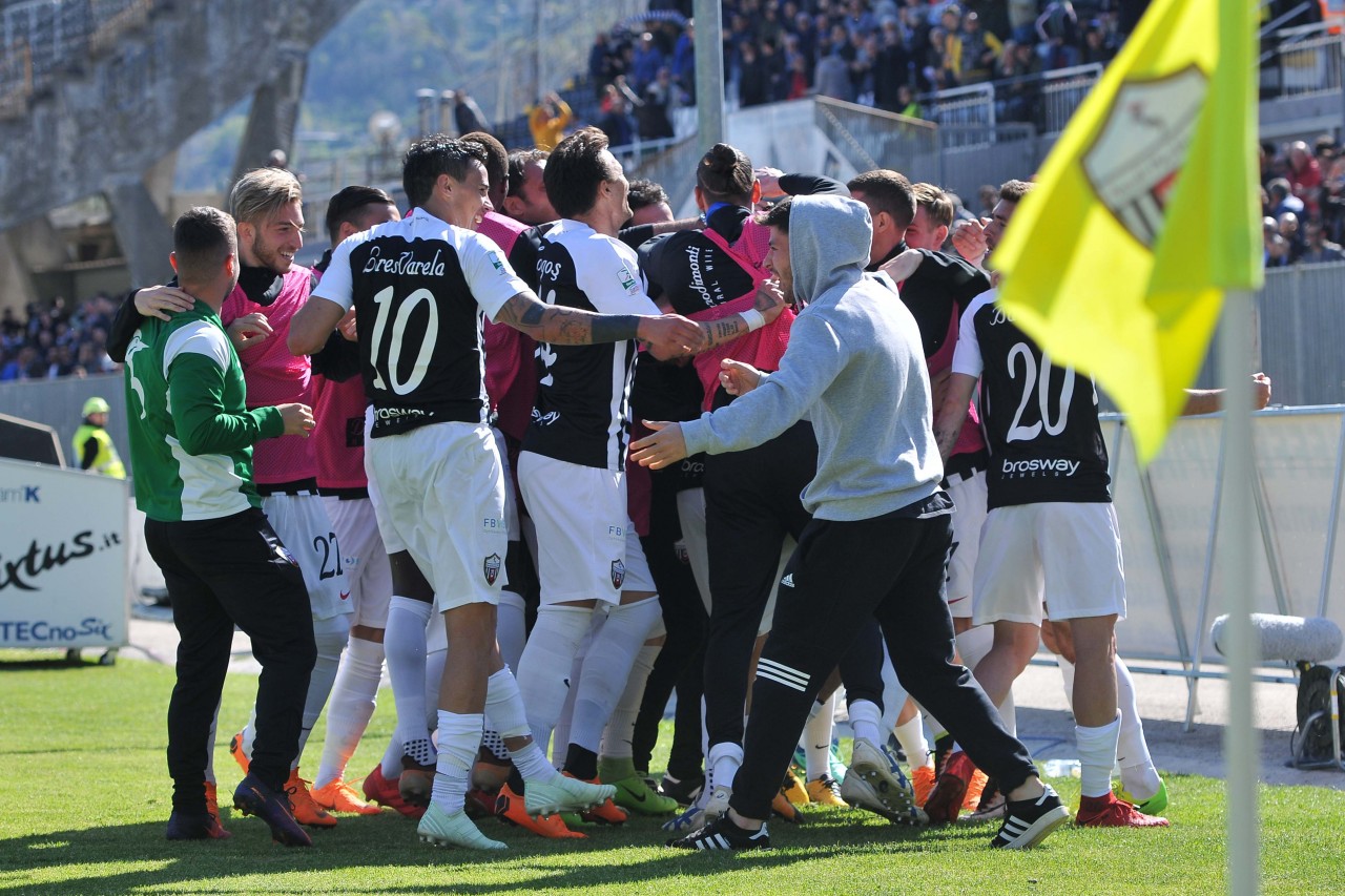 L’Ascoli liquida il Carpi 2-0 <br> e sale in zona playout: gol lampo <br> di Monachello, poi bis di Mengoni