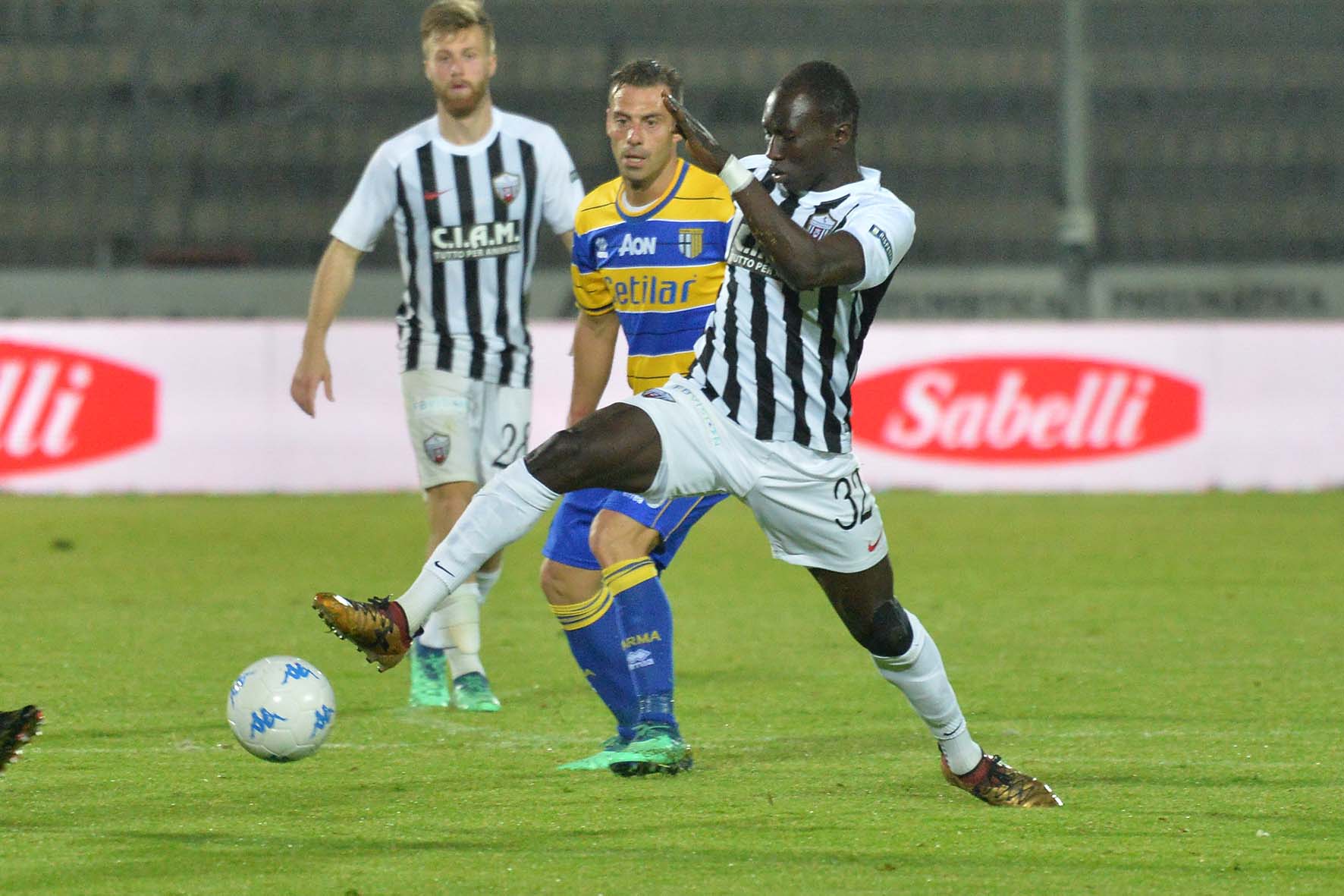 Serie B: Palermo, Trapani <br> e Chievo iscrizioni a rischio <br> L’ex Kanoutè al Parma in A