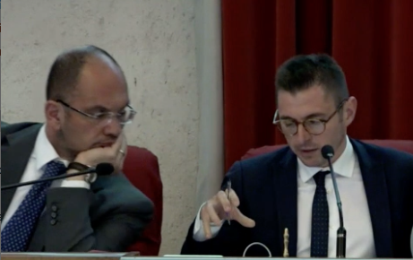 Via libera al bilancio comunale: <br> Acciarri vota sì, Matteucci esce <br> Castelli show contro Ameli e Casini