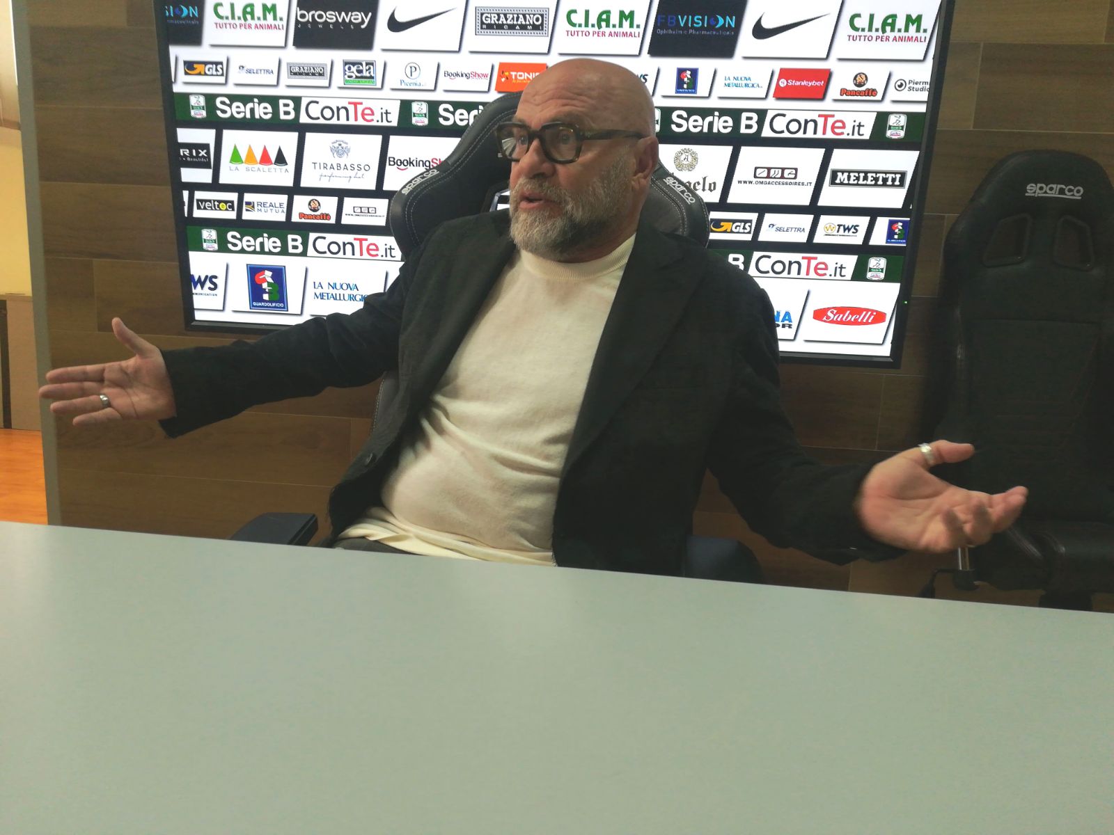 Ascoli, Cosmi: «Guardiamo avanti, <br> siamo ancora in corsa. A Foggia <br> ci hanno negato un rigore solare»
