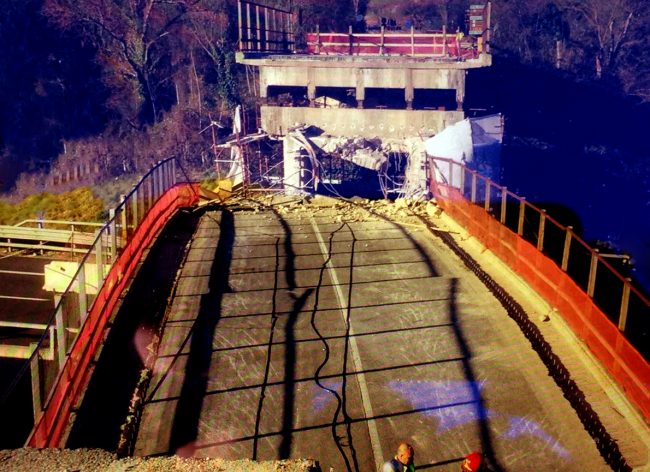 Crollo ponte A14: «Prima che cadesse, <br> quaranta minuti di errori»