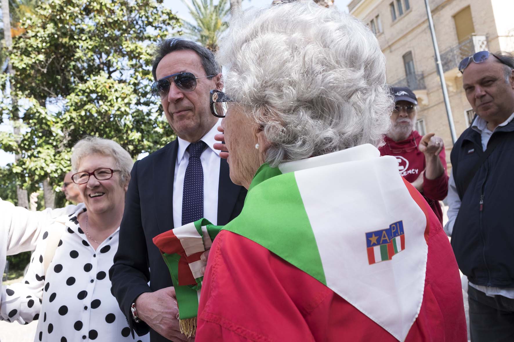 Deposizione di corone in viale Moretti <br> per celebrare il 25 aprile