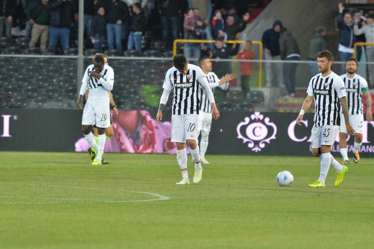 Un Ascoli irriconoscibile <br> viene travolto dal Foggia (3-0) <br> Un pericoloso passo indietro <br> <span> (Foto)