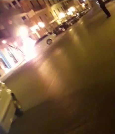 Auto in fiamme a Pagliare, <br> danni anche ad un negozio <br><span> (Foto) </span>
