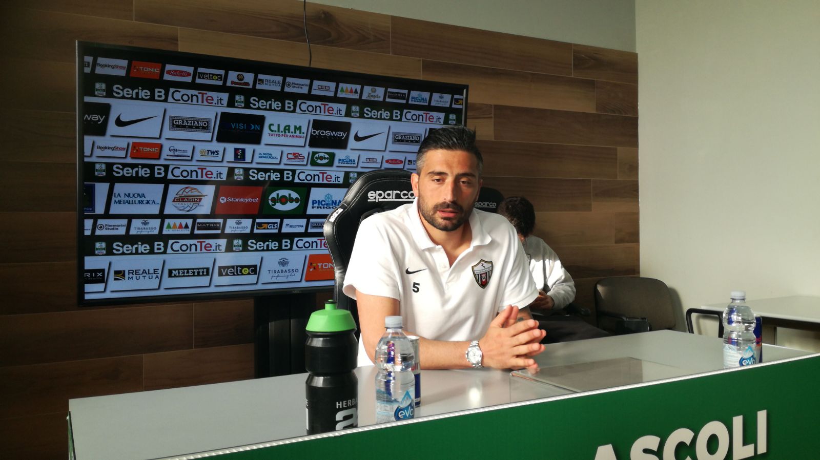 Capitan Mengoni: «L’operazione <br> al cuore è solo un ricordo»