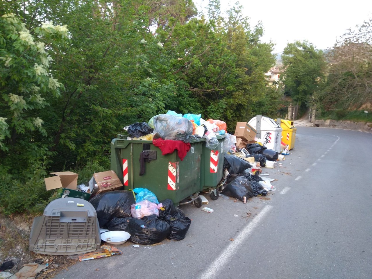 Rosara, discarica per tutte le stagioni <br> Interviene Ascoli Servizi Comunali