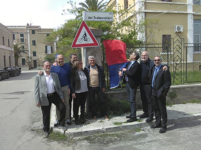 Via dei Trabaccolari, scoperta la targa <br> si rafforza il legame con Viareggio