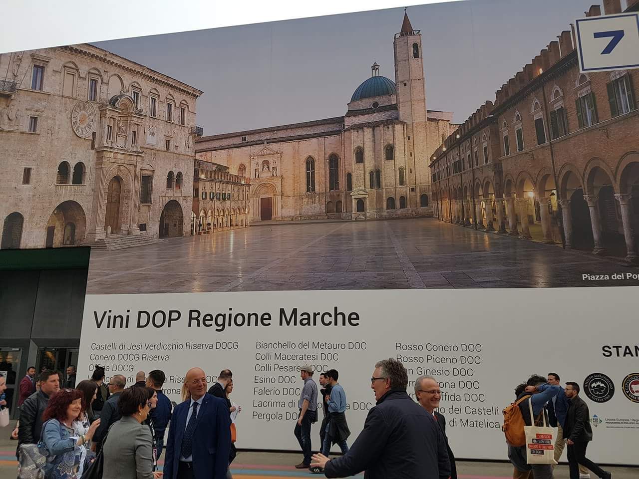 Al Vinitaly trionfa piazza del Popolo <br> Doc, sfida Rosso Piceno-Montepulciano <br> <span> Foto </span>