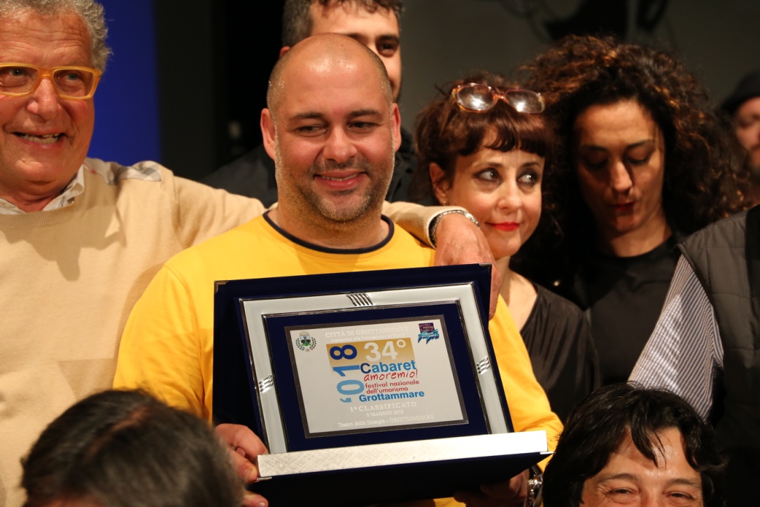 Claudio Sciara sbaraglia tutti i comici <br> e conquista “Cabaret, amoremio!”