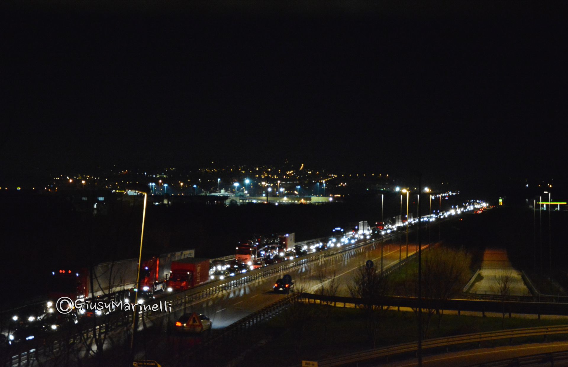 Tragedia in A14: muore camionista <br> investito da un’auto