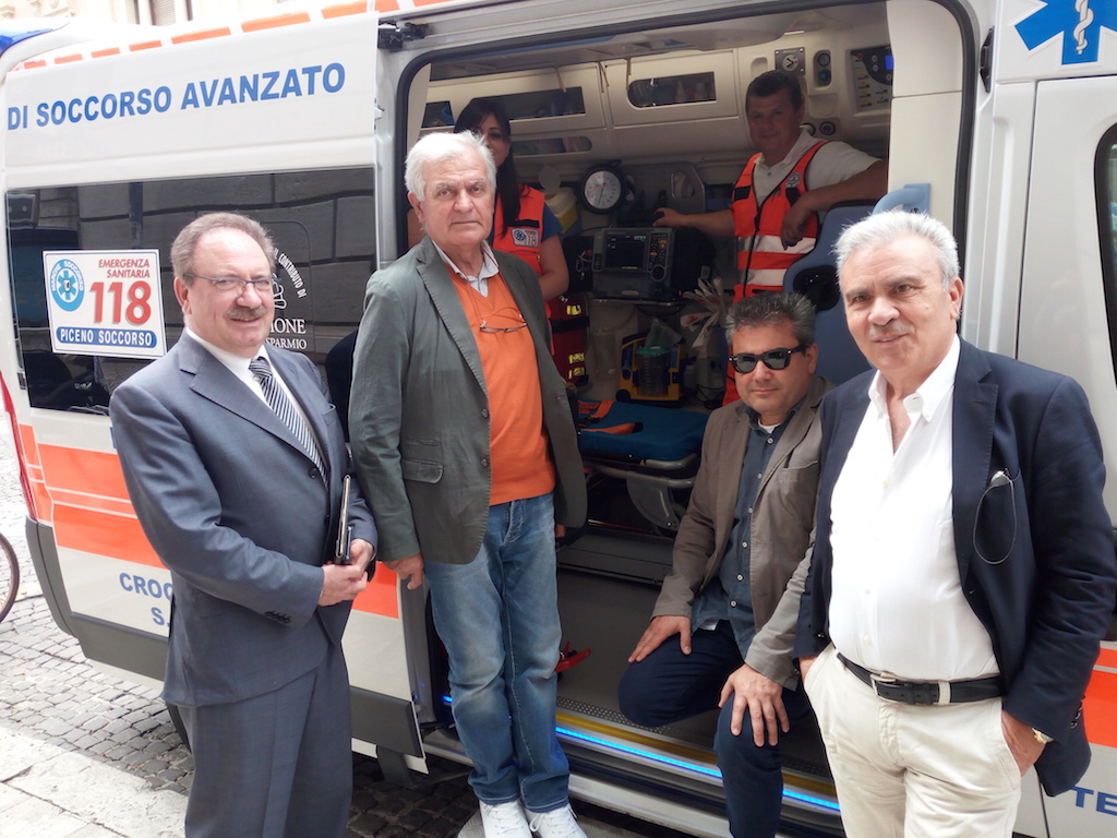 La Fondazione acquista <br> un Dae per le zone montane