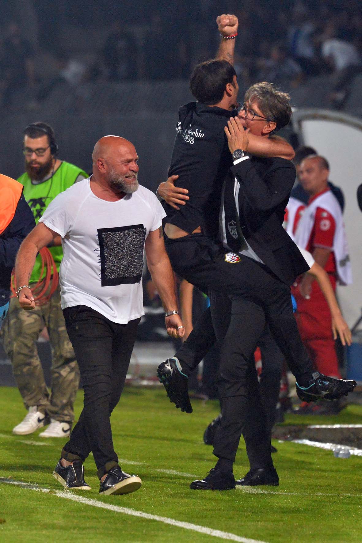 <span> Ascoli, il futuro è già cominciato </span> <br> Bellini deve decidere: gli ultras <br> non vogliono Cardinaletti e Giaretta
