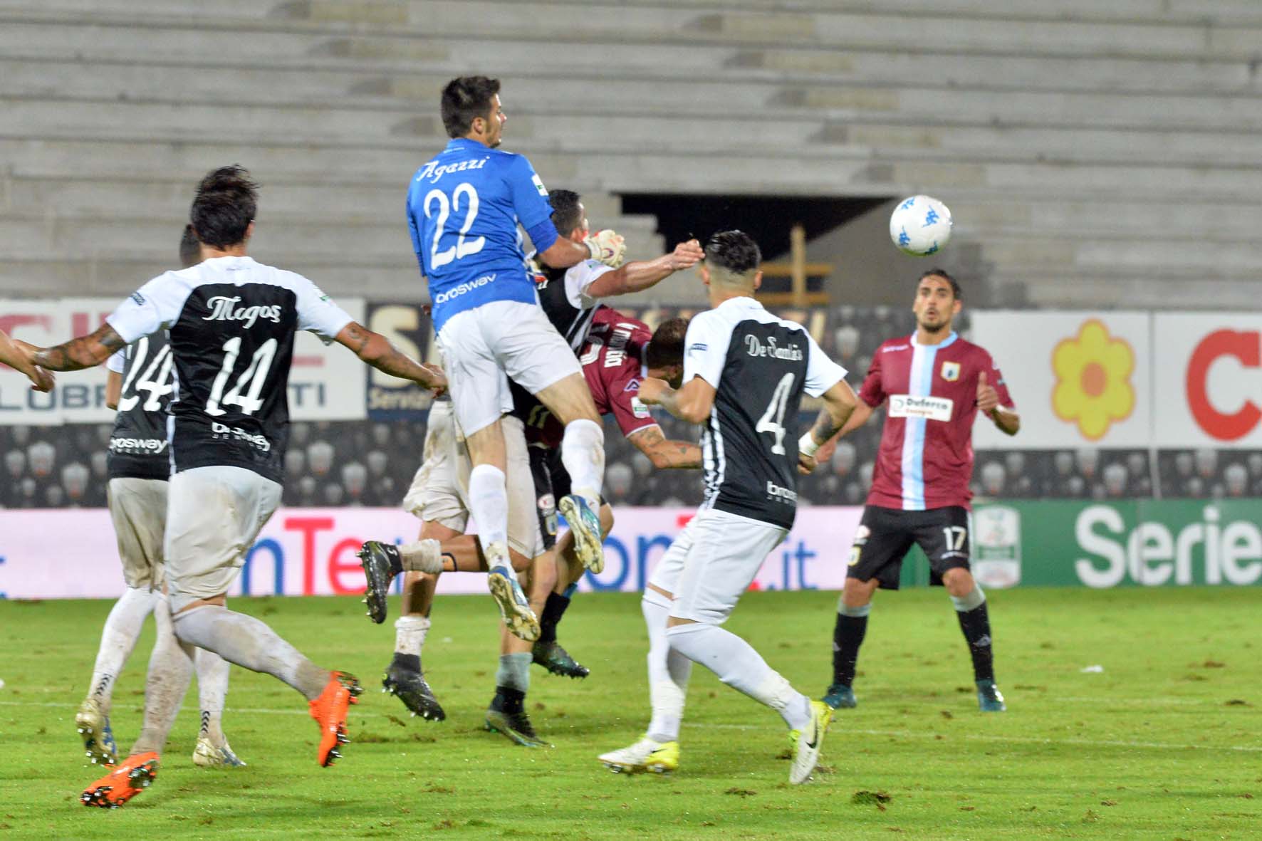 Le pagelle: tutti danno l’anima <br> Mogos migliore in campo <br> Kanoutè, Pinto e Mengoni super