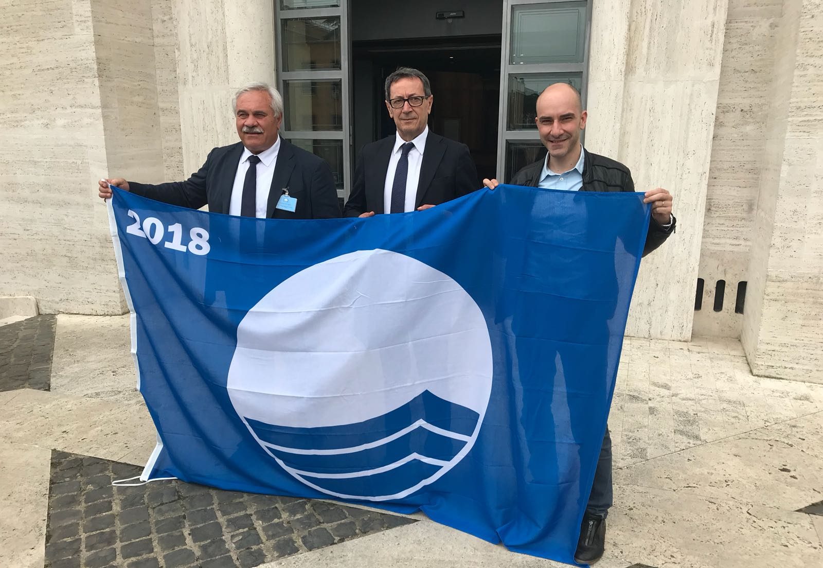 San Benedetto, Cupra e Grottammare <br> sventolano la Bandiera Blu San Benedetto, Cupra e Grottammare <br> sventolano la Bandiera Blu
