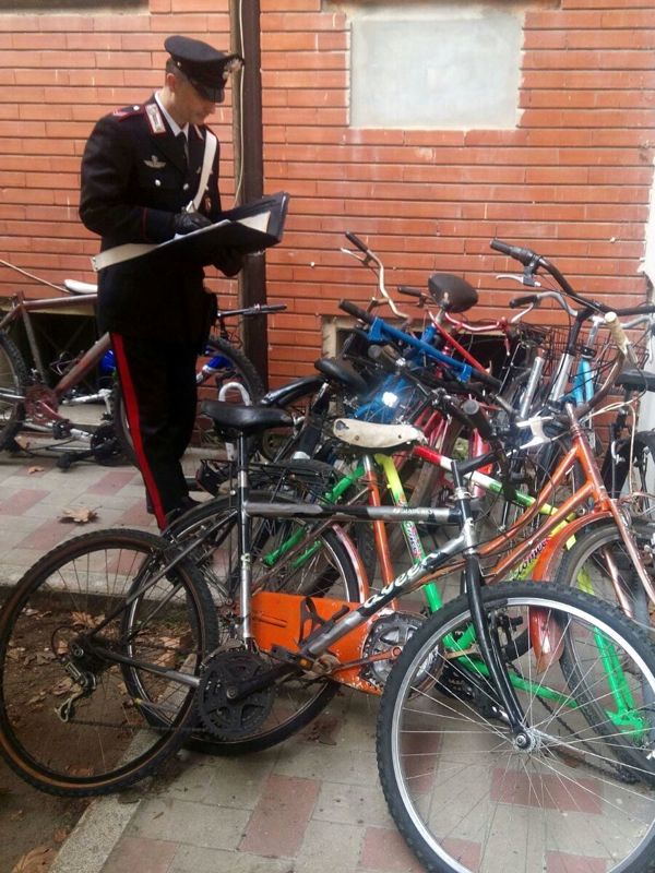 Cercavano la droga <br> e trovano bici (forse) rubate