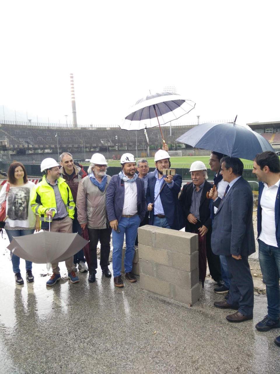 Castelli: «Impossibile aprire <br> la curva nord. Tribuna est <br> in ritardo? Colpa del sisma»