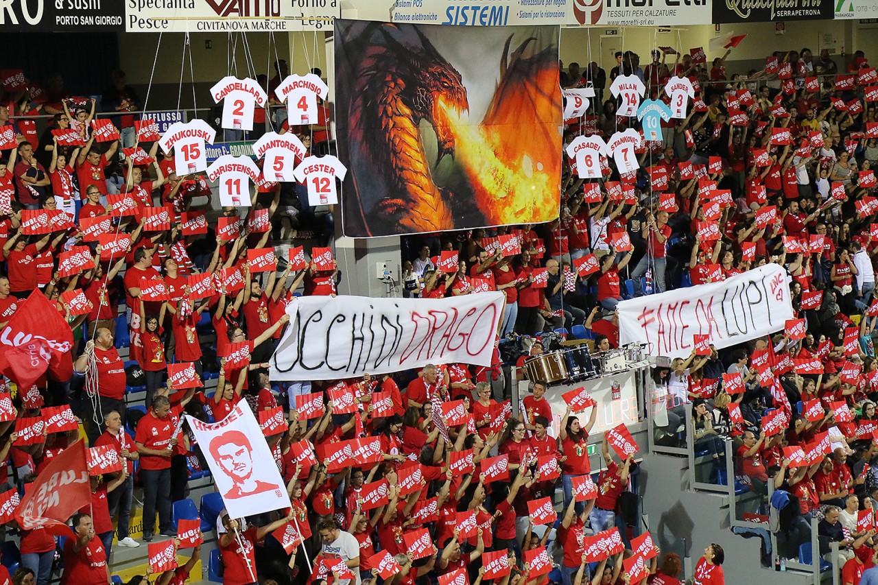 Gli “occhi di drago” della Lube <br> bruciano Perugia: <br> per lo Scudetto si va a gara 5
