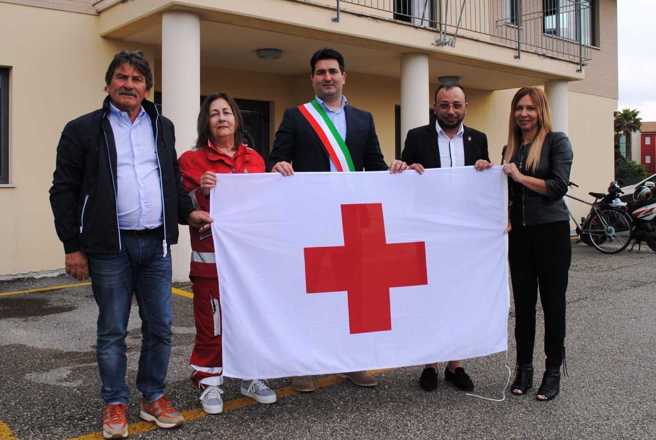 Croce Rossa, la bandiera <br> sventola a Centobuchi