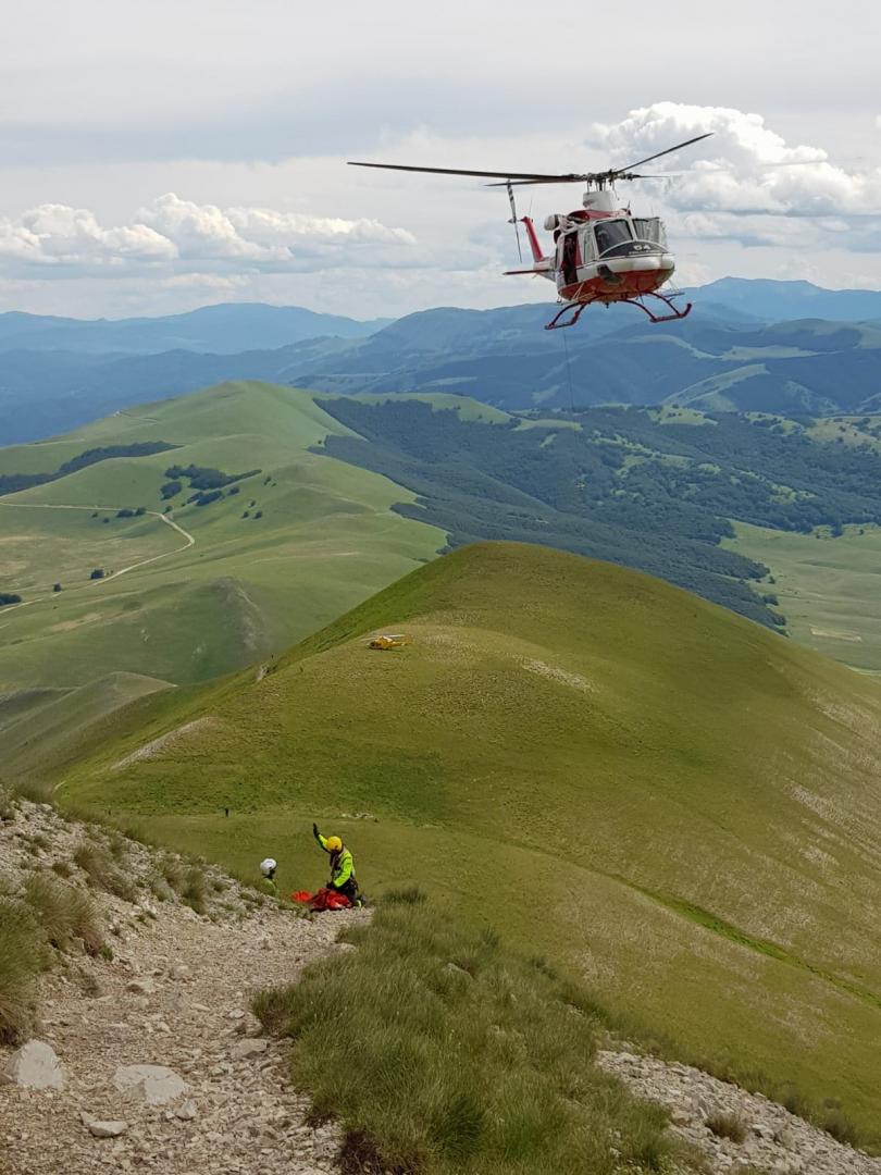 Giornata nera sul Vettore <br> Muore mentre va al Lago di Pilato <br> Una ragazza scivola per la stanchezza