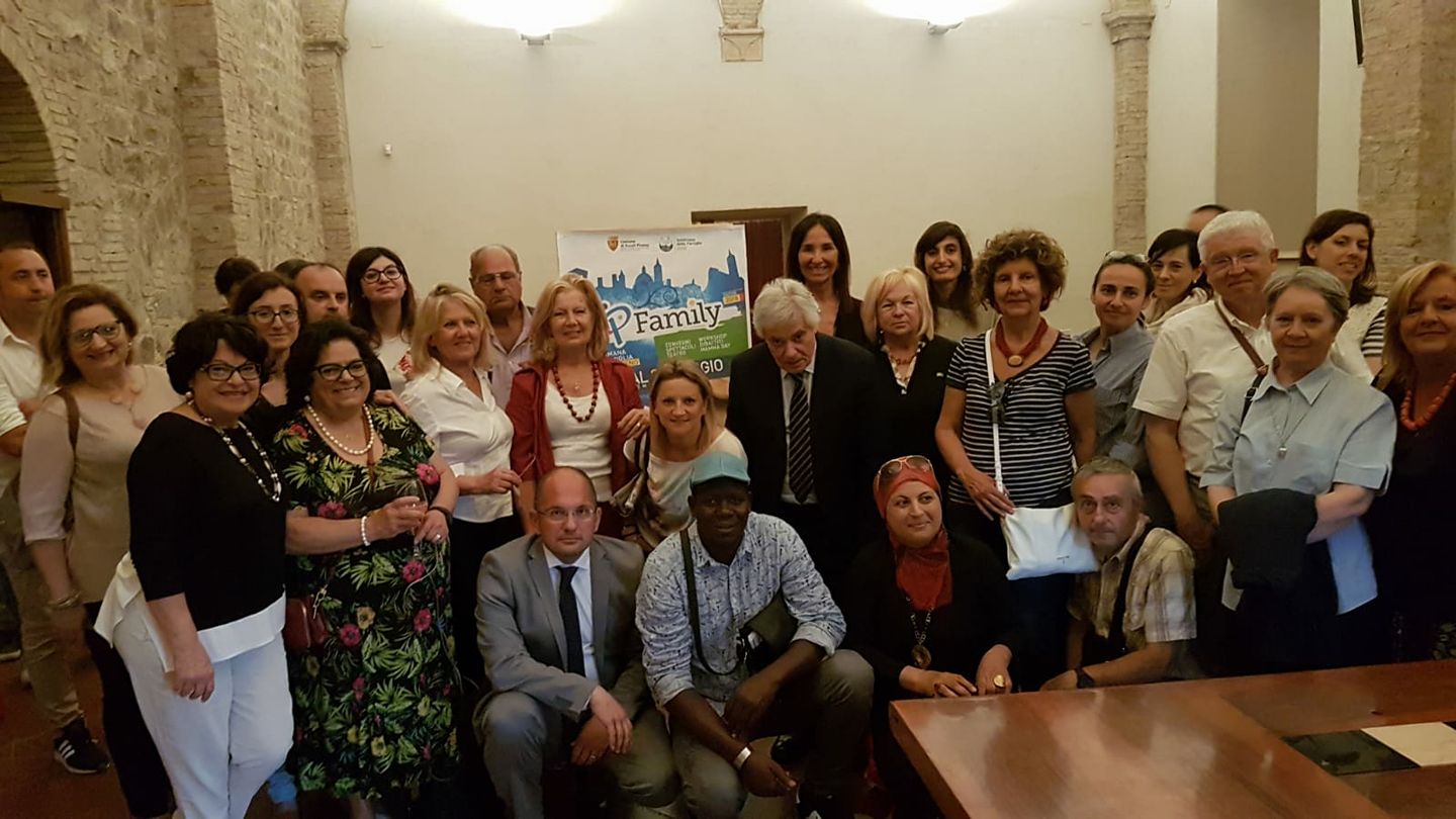 Settimana della Famiglia <br> «Istituzioni e terzo settore <br> vanno a braccetto»