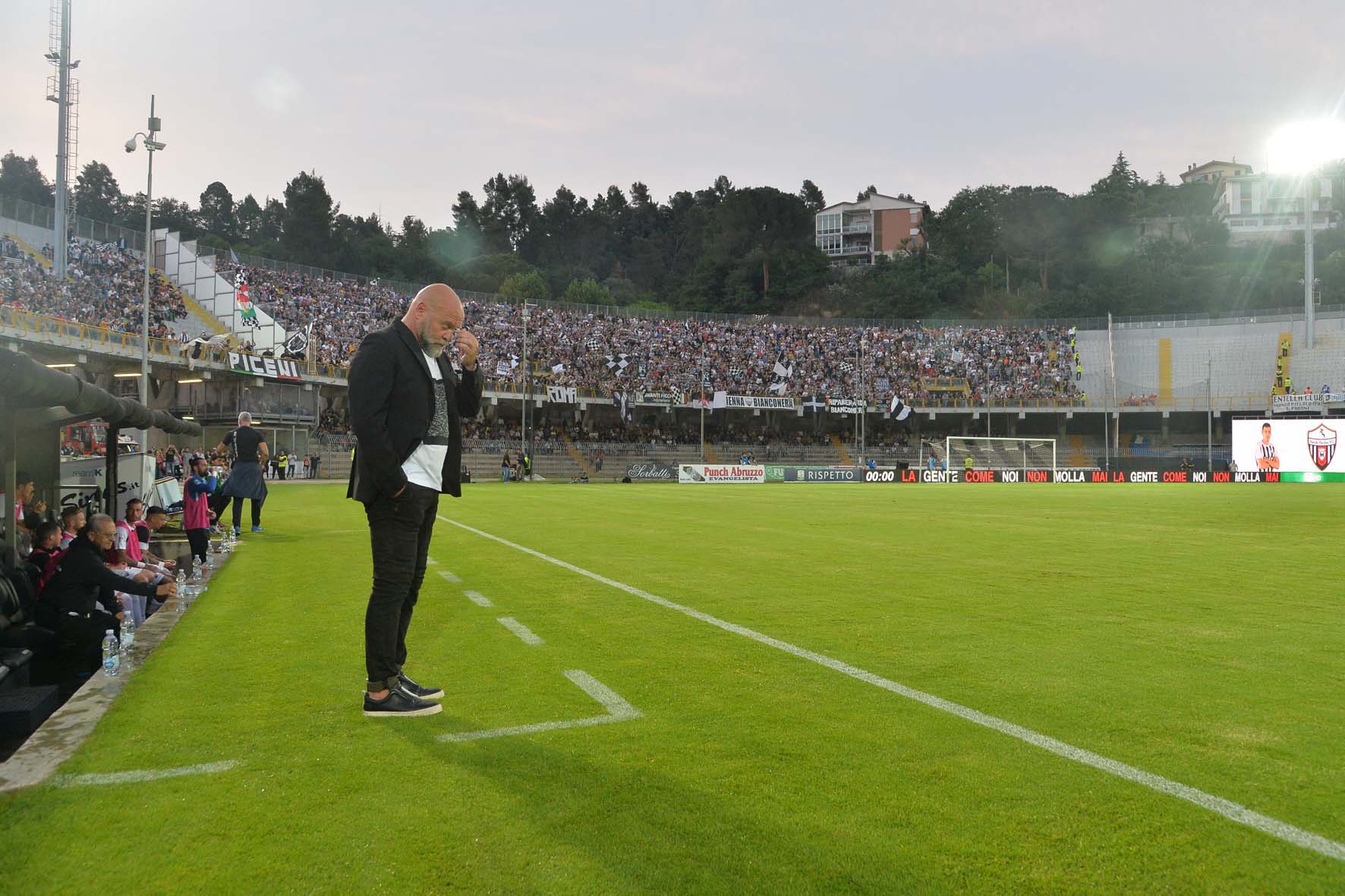 Cosmi l’artefice della salvezza, <br> ha compiuto una vera impresa <br> e resterà alla guida dell’Ascoli