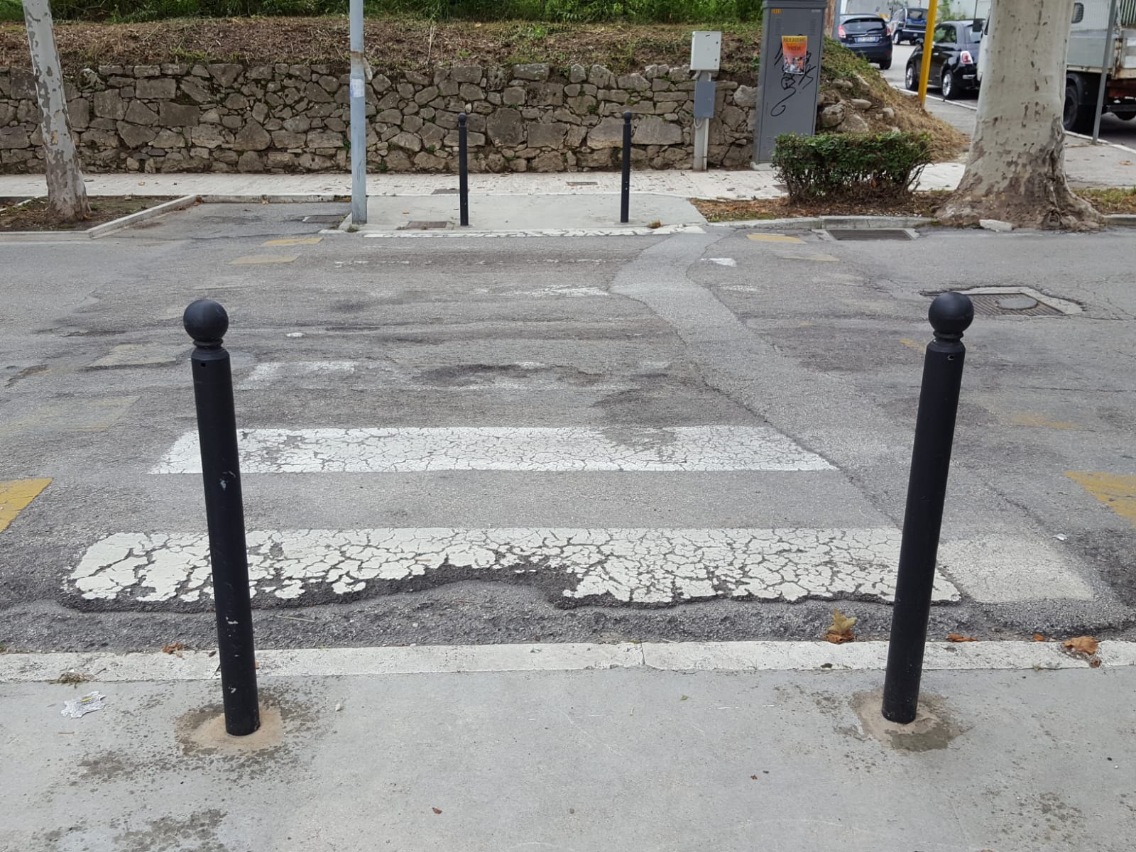 Attraversamenti pedonali, <br> chi troppo e chi niente