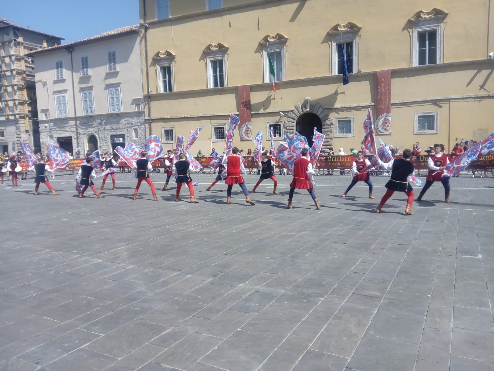 Campionati italiani giovanili, <br> una festa di suoni e colori <br> Sbandieratori e musici <br> da tutta Italia <span> (Foto)