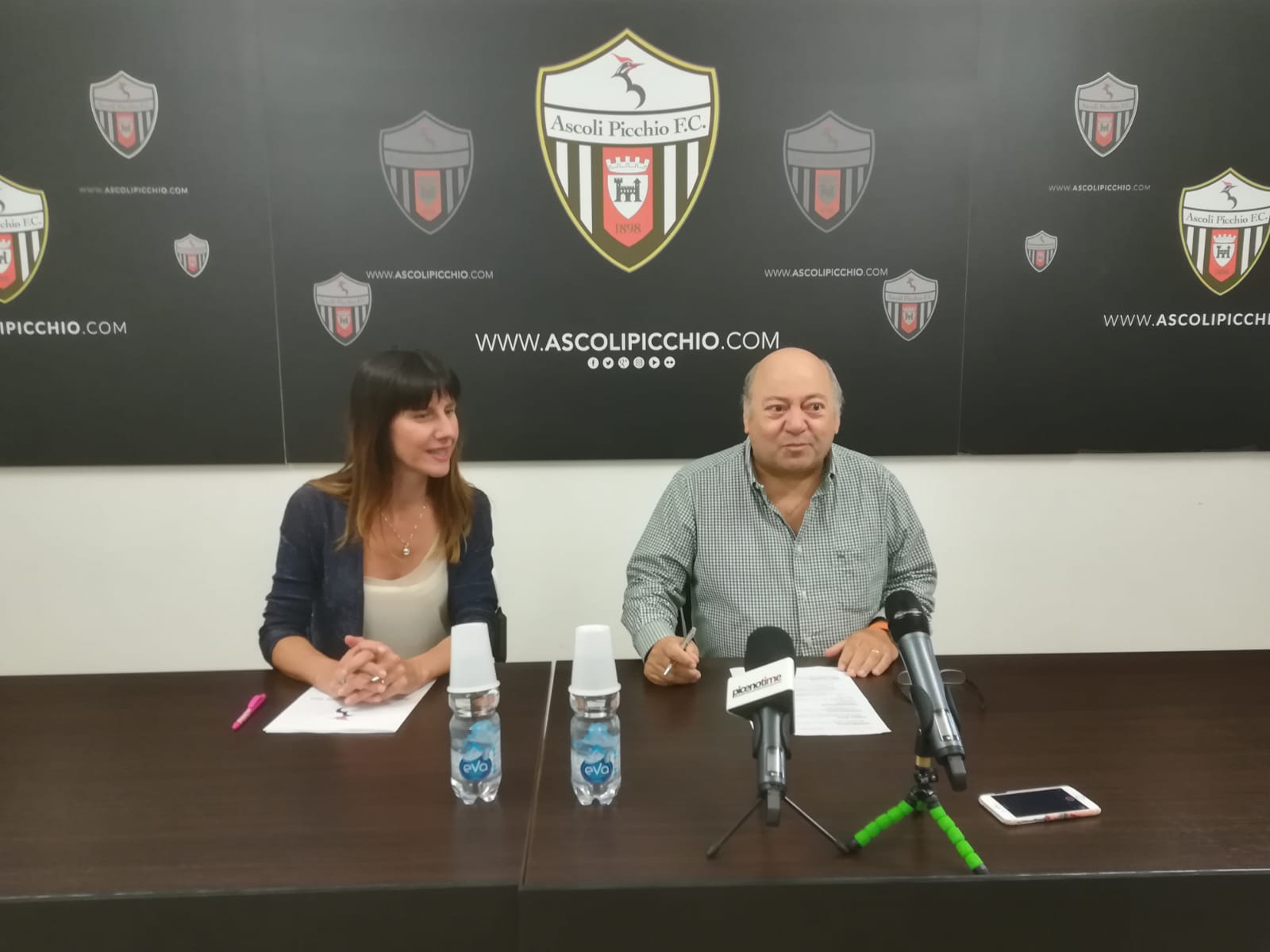 <span> Ascoli, Bellini: «Con la Bricofer <br> accordo finale ancora distante, </span> <br> per ora solo una stretta di mano» (Video)