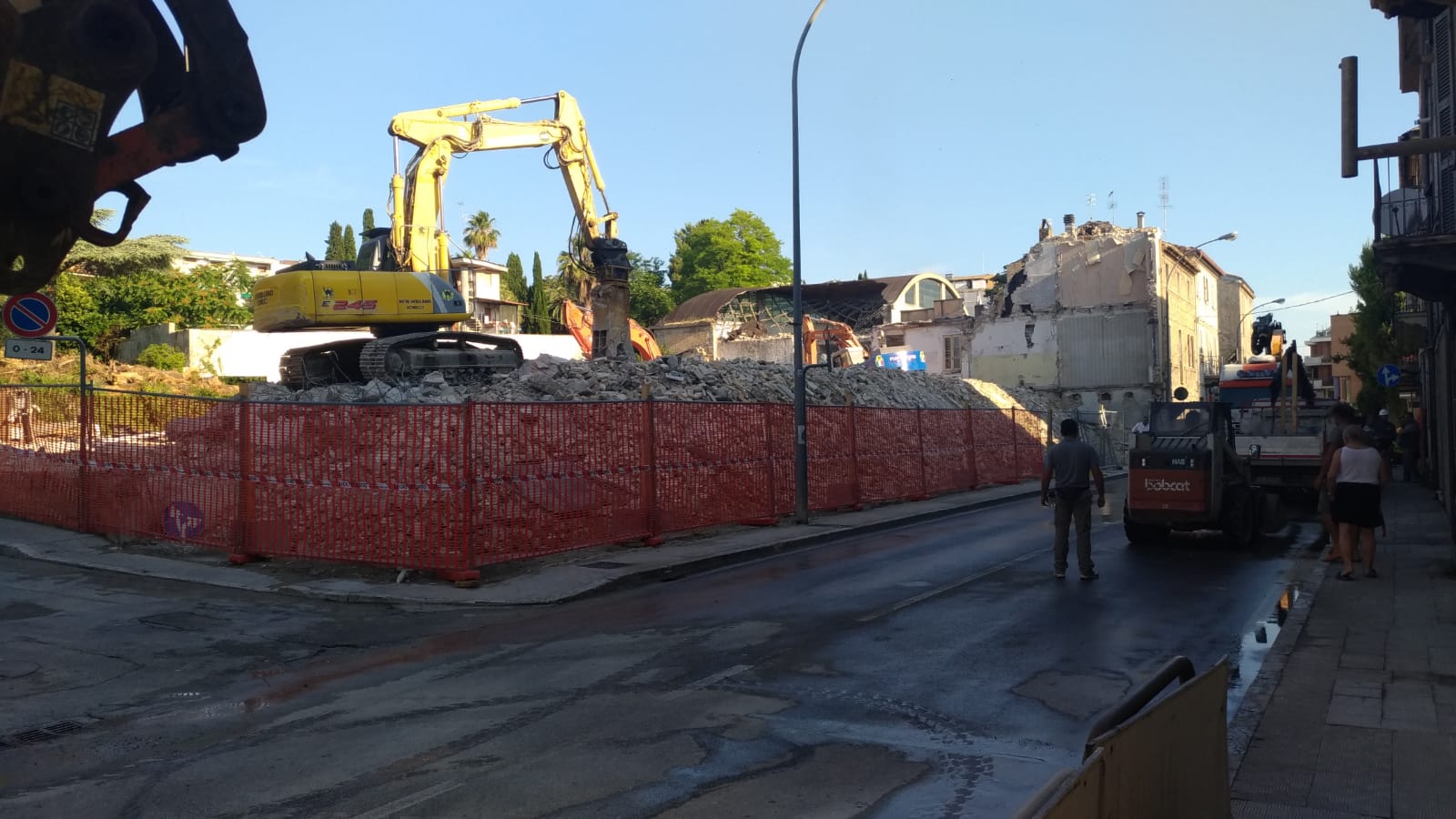 San Benedetto, le demolizioni <br> concluse con tre ore di anticipo <br> <span> (Foto)