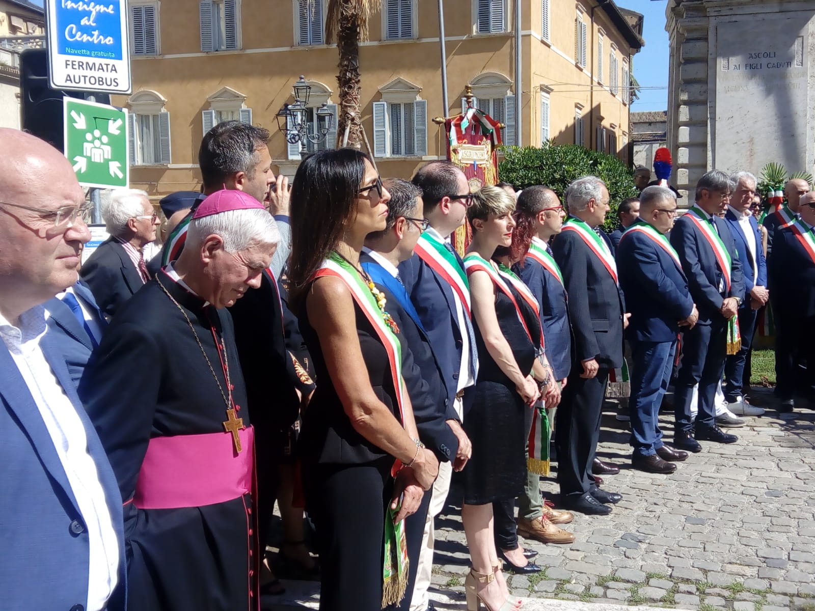 Festa della Repubblica <br> con la consegna di medaglia d’onore <br> e diplomi di Ordine al merito