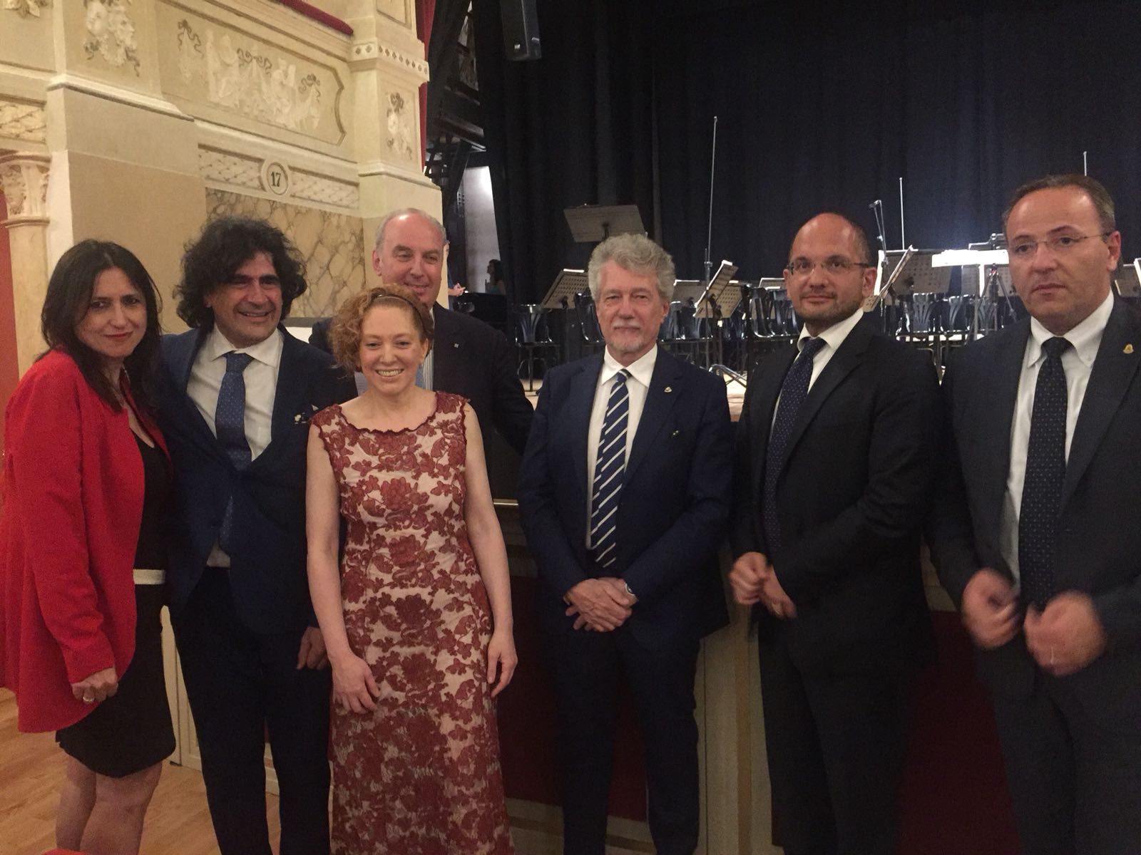 Filarmonici, trenta e lode <br> per il concerto di Renzetti e l’acustica <br> Ascoli, Camerino e Arezzo: patto di solidarietà