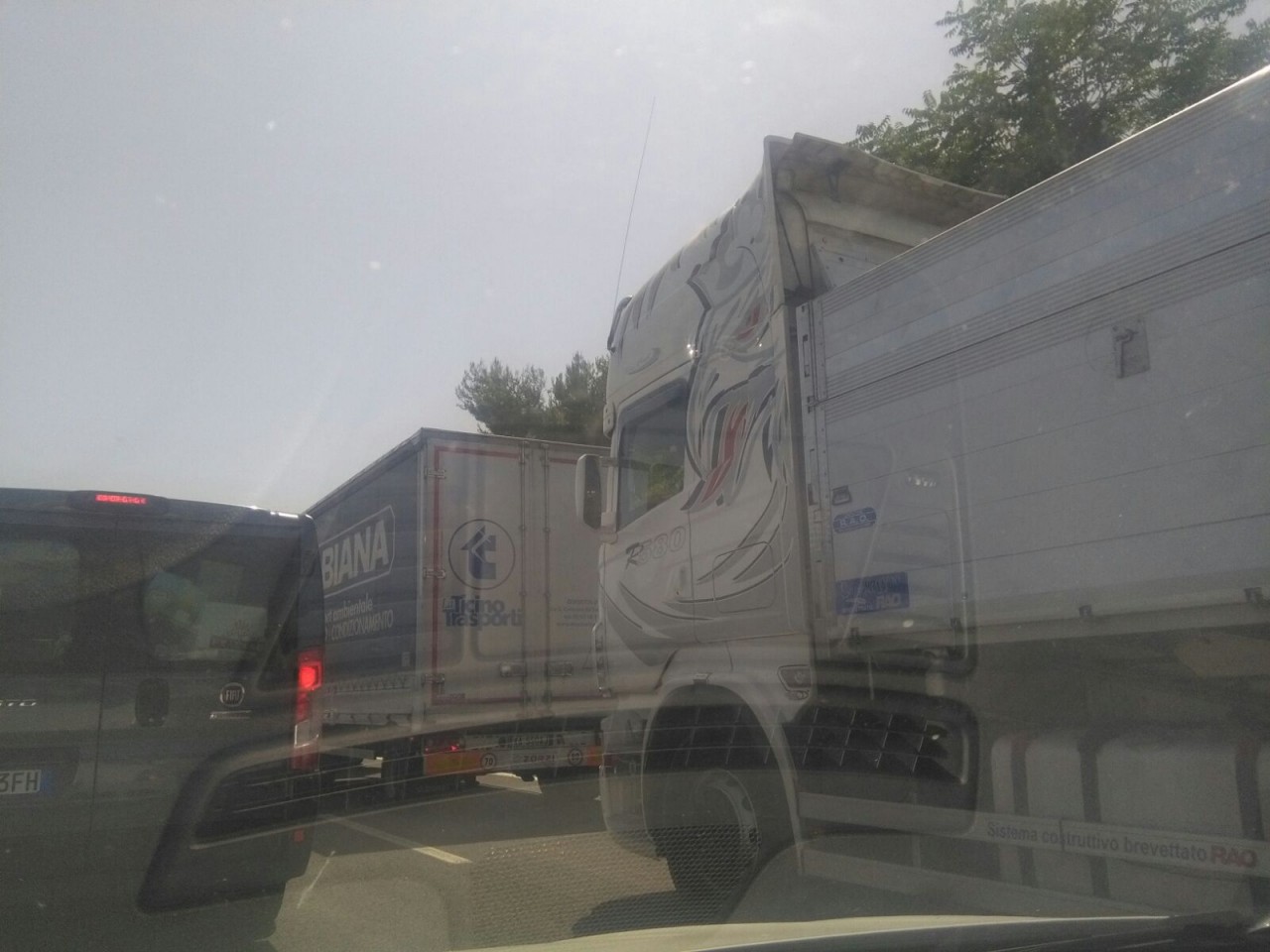 Scontro tra due auto in A14, <br> code e disagi verso sud