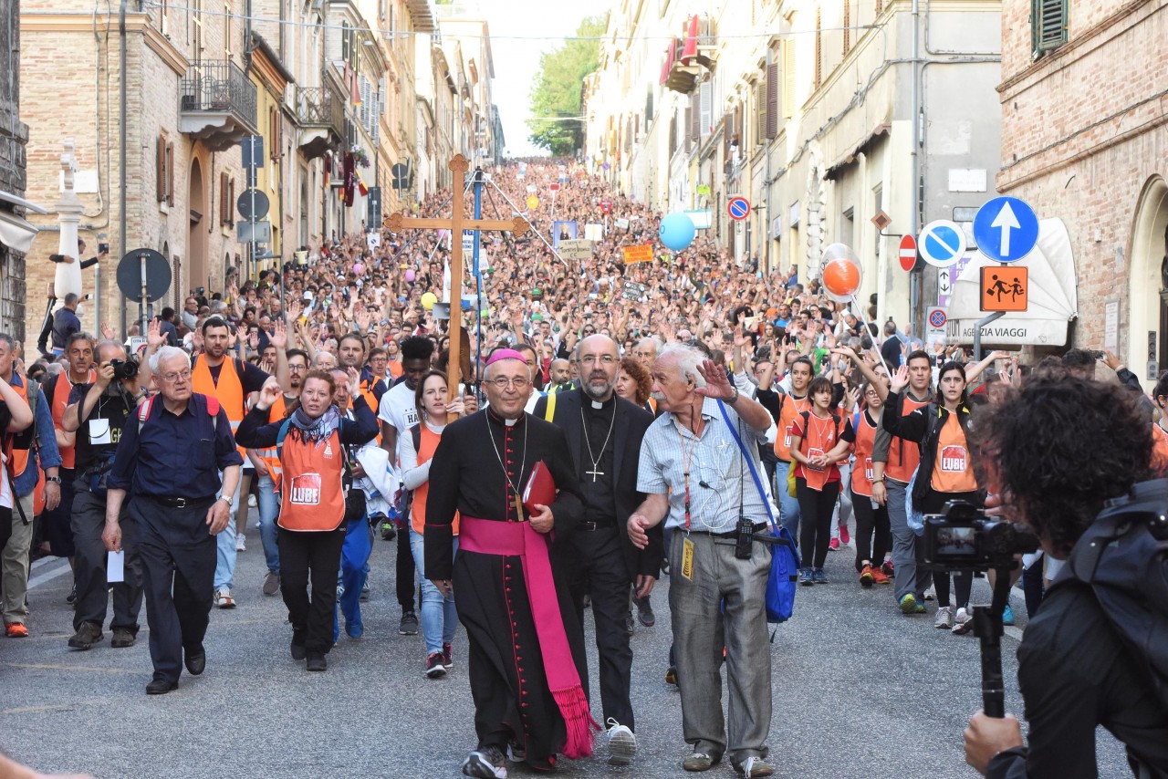 La marea dei 60mila fedeli <br> arrivata a Loreto (Foto e Video)
