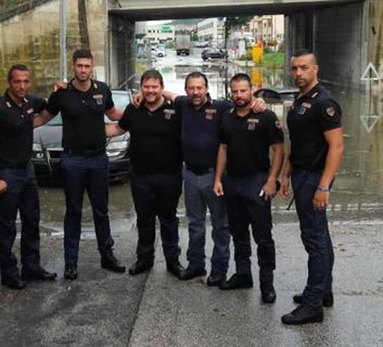 Salvano due donne dall’annegamento <br> «Medaglia d’oro per i poliziotti eroi»