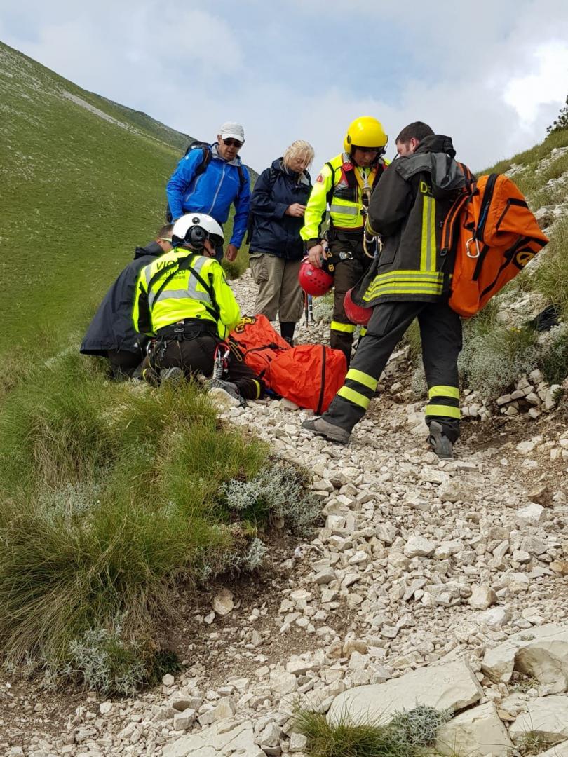 Donna 50enne cade lungo il sentiero, <br> doppio intervento volante sul Vettore <br> <span> (Foto e Video)