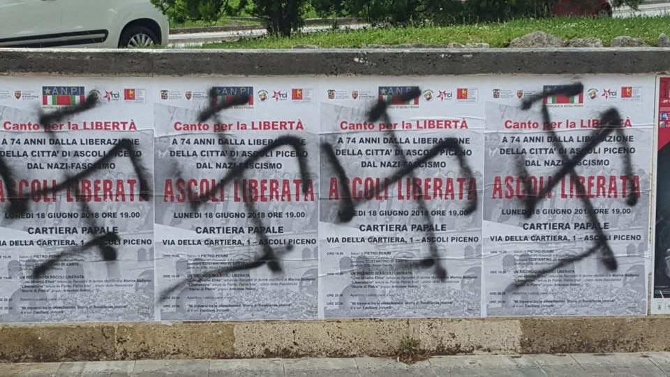 Svastiche sui manifesti, <br> sdegno di studenti e Pd