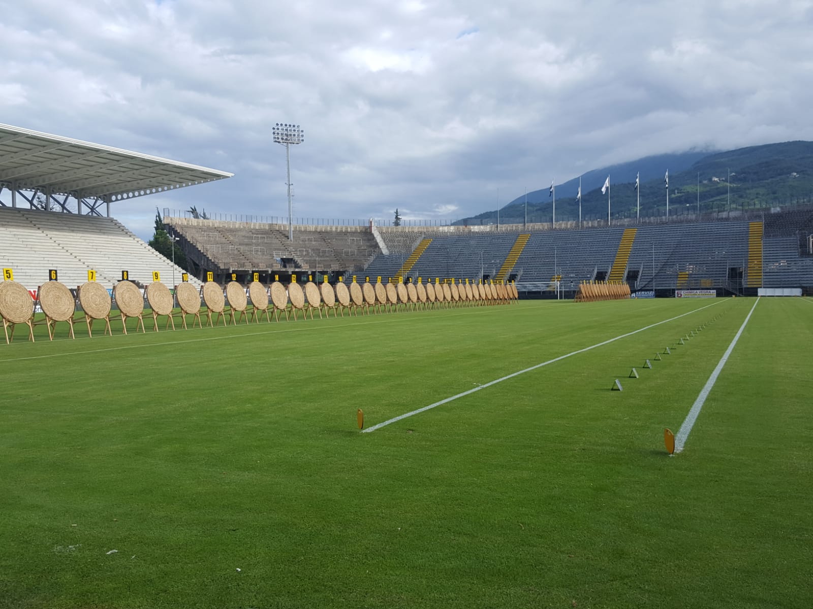 Trofeo Pinocchio, il “Del Duca” <br> allestito per la sfida <br> dei baby arcieri