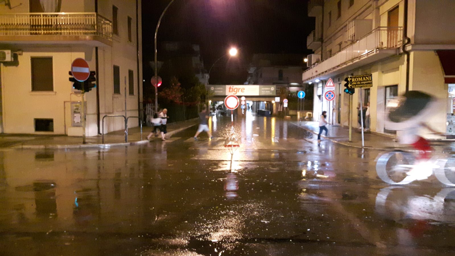 Maltempo, sottopassi chiusi <br> e gli ormai cronici disagi <br> dopo il violento acquazzone