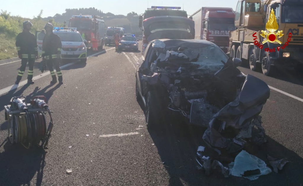 Schianto in A14, <br> un morto e quattro feriti