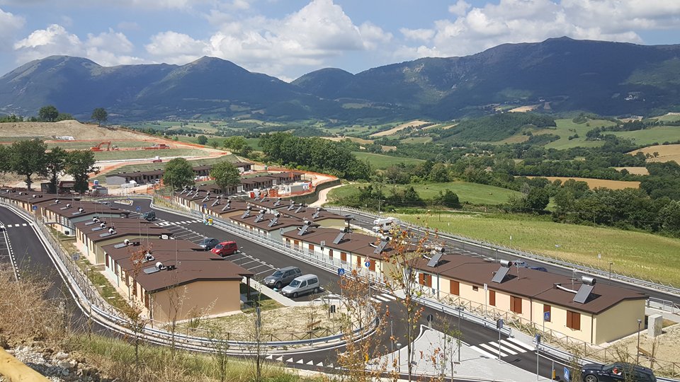 Sisma, avviata la riparazione <br> della casetta Sae. La famiglia: <br> «Non è facile ma non molliamo»